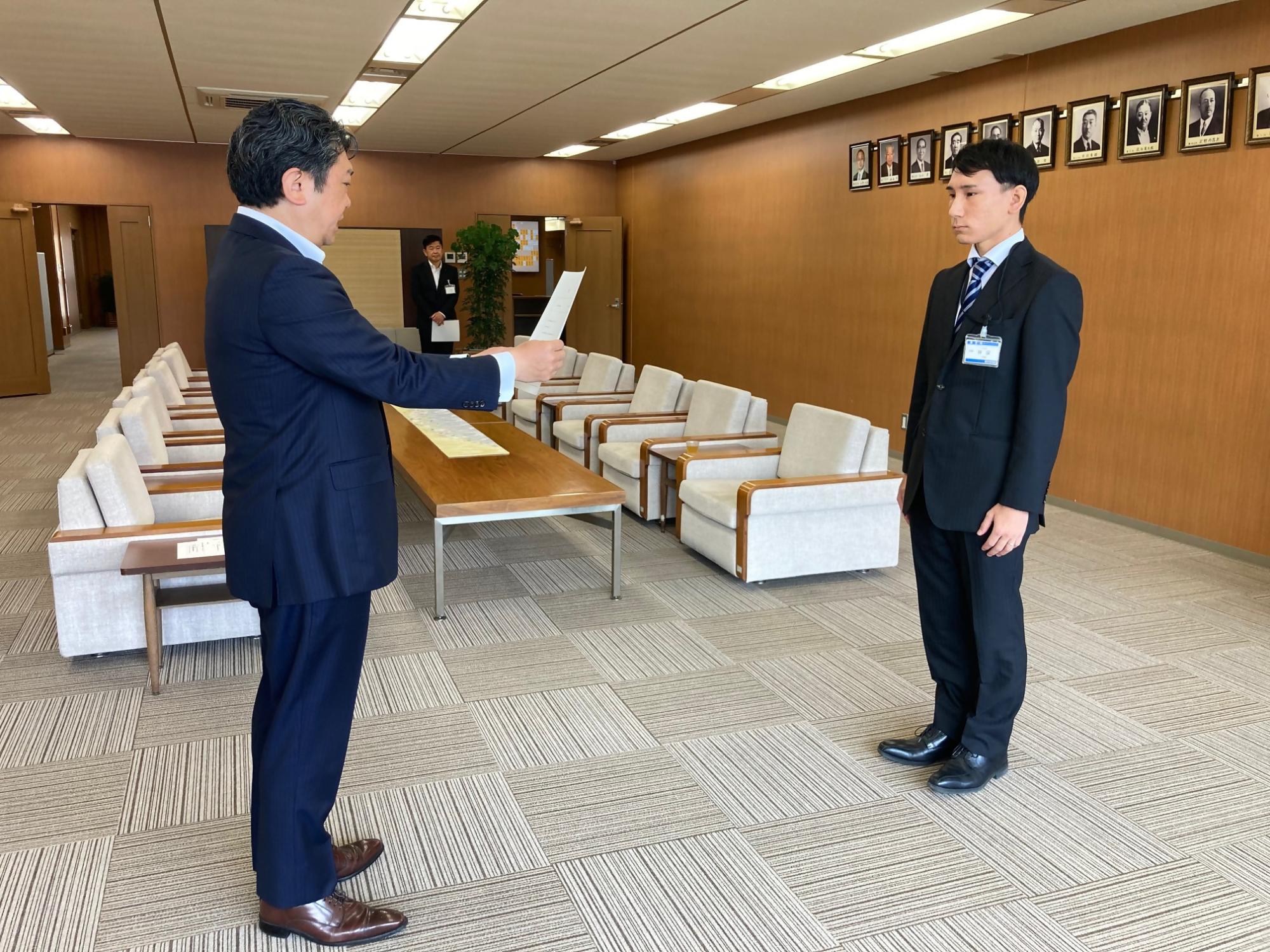 桑名市から派遣いただいた支援技術職員の発令式